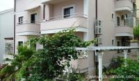 Apartments Maslina-Savina, private accommodation in city Herceg Novi, Montenegro