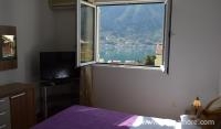 Stan sa pogledom na more, private accommodation in city Kotor, Montenegro